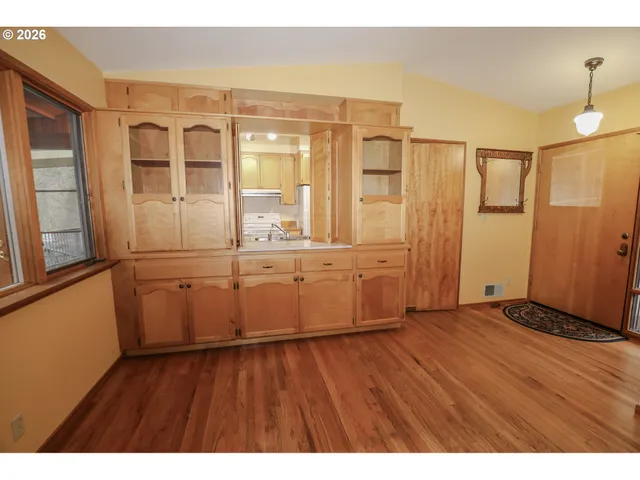 $399,900 | 1033 Southeast Terrace Drive, Roseburg, OR 97470