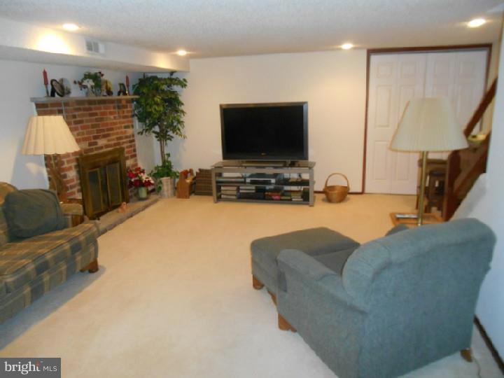 660 Rively Avenue Collingdale, PA 19023 - Photo 12 of 25 Gallery Image 12