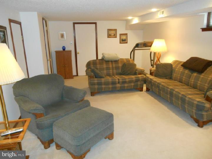 660 Rively Avenue Collingdale, PA 19023 - Photo 13 of 25 Gallery Image 13
