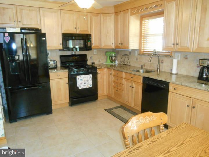 660 Rively Avenue Collingdale, PA 19023 - Photo 6 of 25 Gallery Image 6