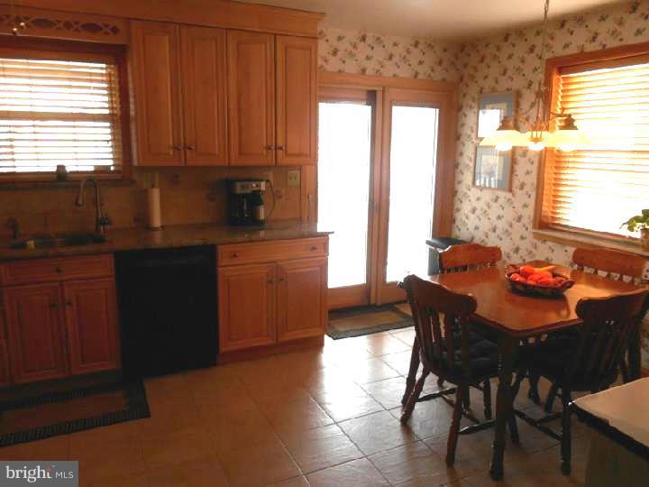 660 Rively Avenue Collingdale, PA 19023 - Photo 7 of 25 Gallery Image 7