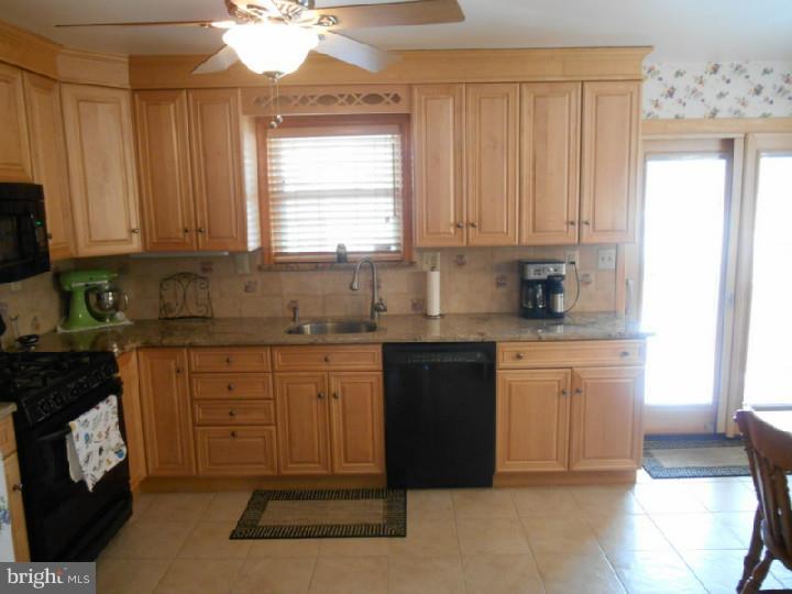 660 Rively Avenue Collingdale, PA 19023 - Photo 8 of 25 Gallery Image 8