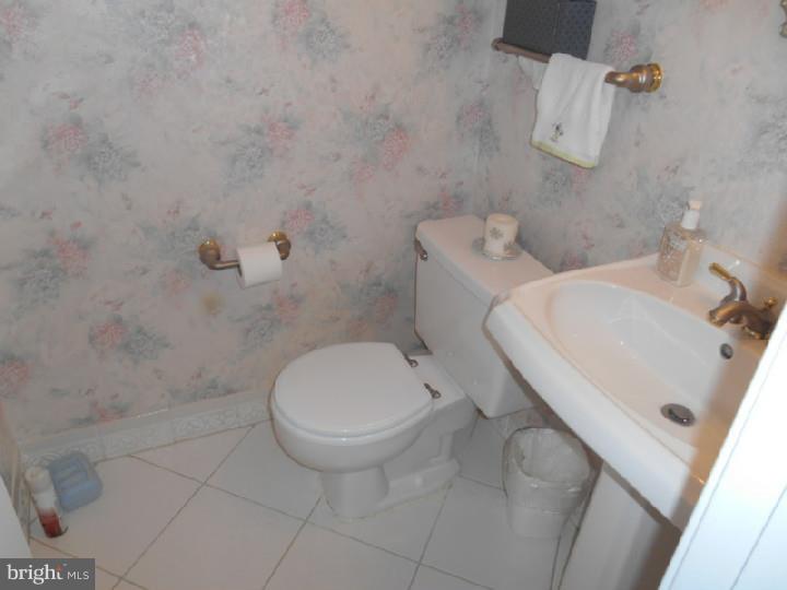 660 Rively Avenue Collingdale, PA 19023 - Photo 9 of 25 Gallery Image 9