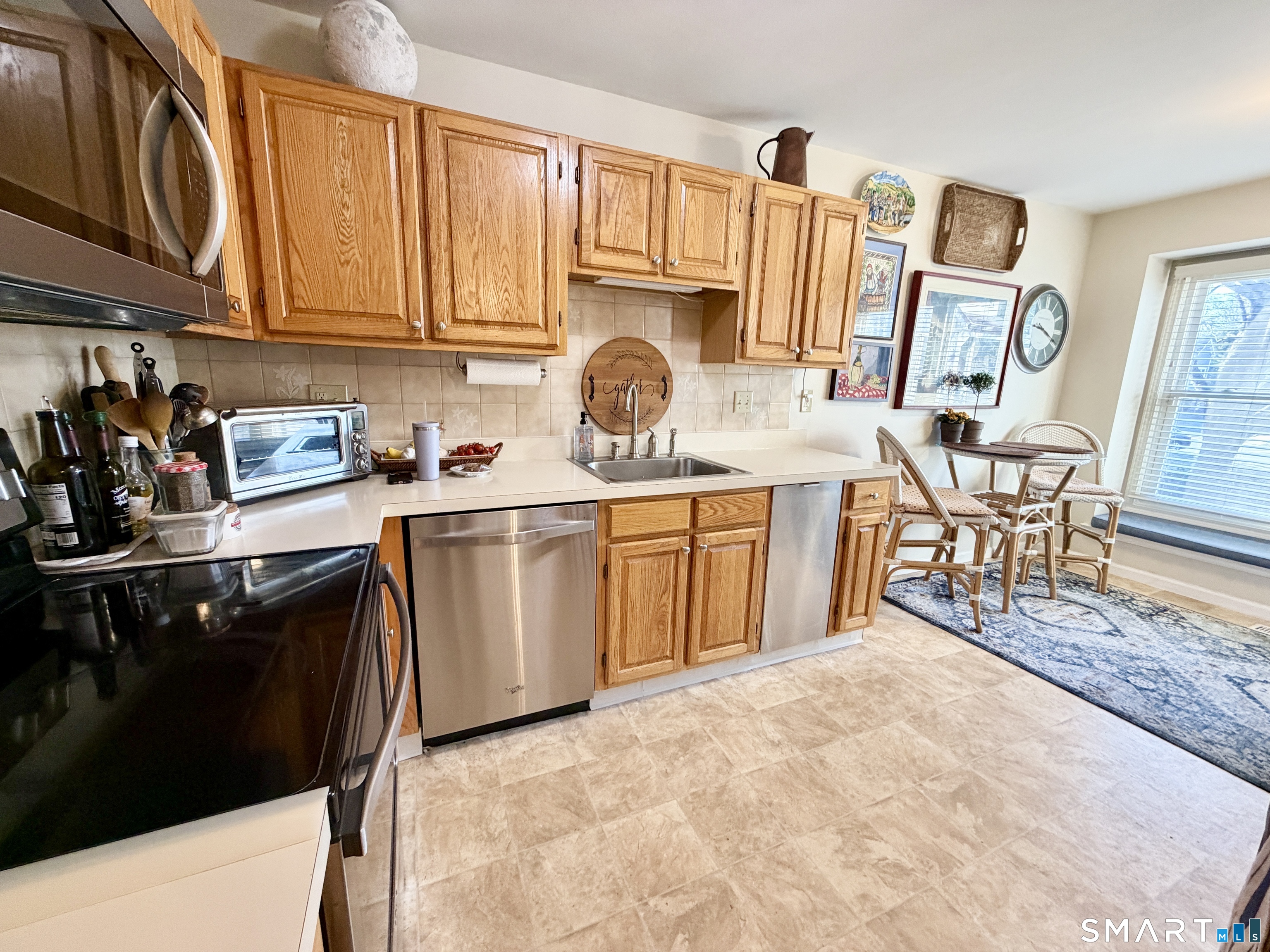 16 Fawn Ridge Lane, Unit 16 Wilton, CT 06897 - Photo 3 of 38