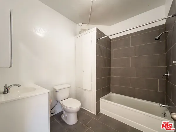 a bathroom with a toilet and a bathtub