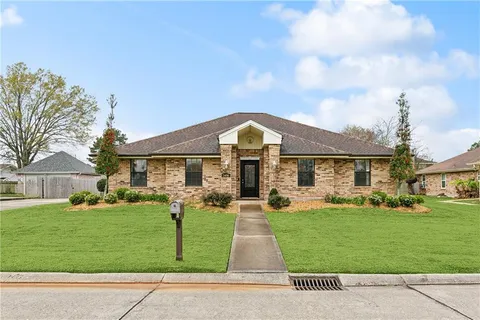 $399,900 | 3404 Lake Des Allemands Drive, Harvey, LA 70058