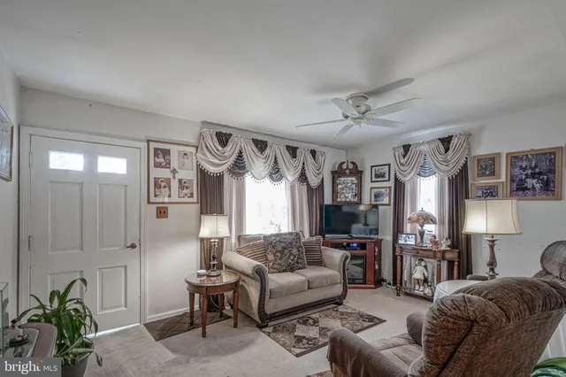 $250,000 | 323 Florence Boulevard, Williamstown, NJ 08094