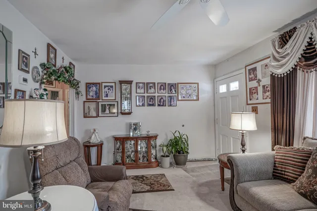 $250,000 | 323 Florence Boulevard, Williamstown, NJ 08094