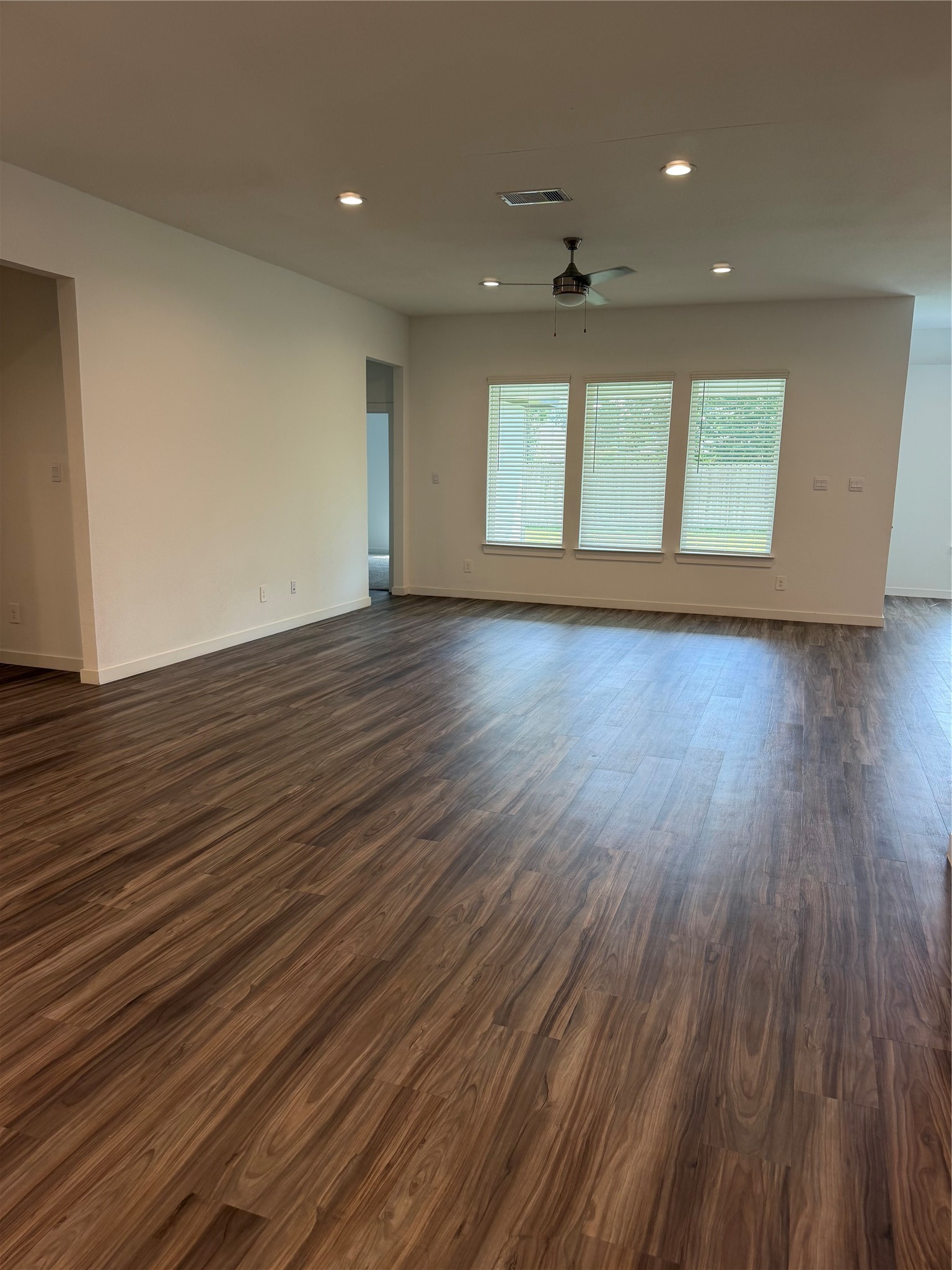 14162 Primrose Ridge Lane Conroe, TX 77384 - Photo 12 of 36 Living area