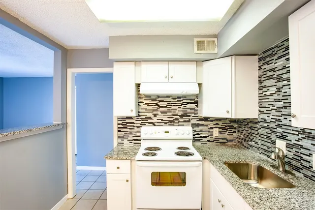 $1,100 | 2215 Mission Hill Drive, Unit 102, Austin, TX 78741