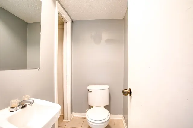 $1,100 | 2215 Mission Hill Drive, Unit 102, Austin, TX 78741