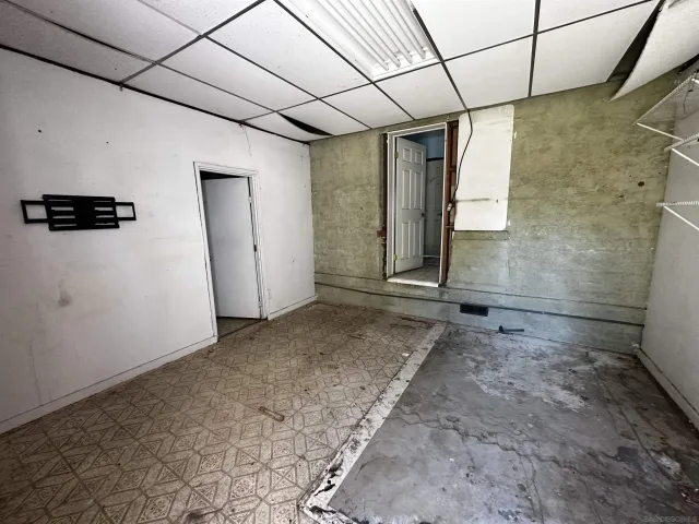 a view of back yard of the house