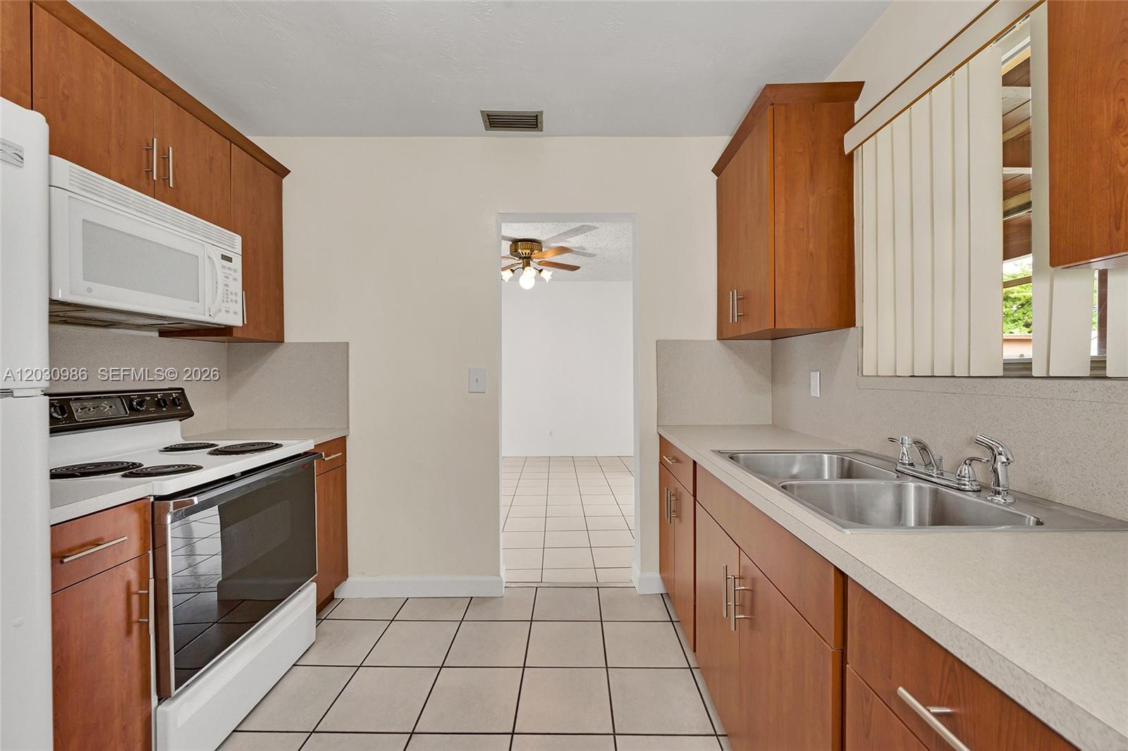 3210 Southwest 94th Court Miami, FL 33165 - Photo 17 of 47