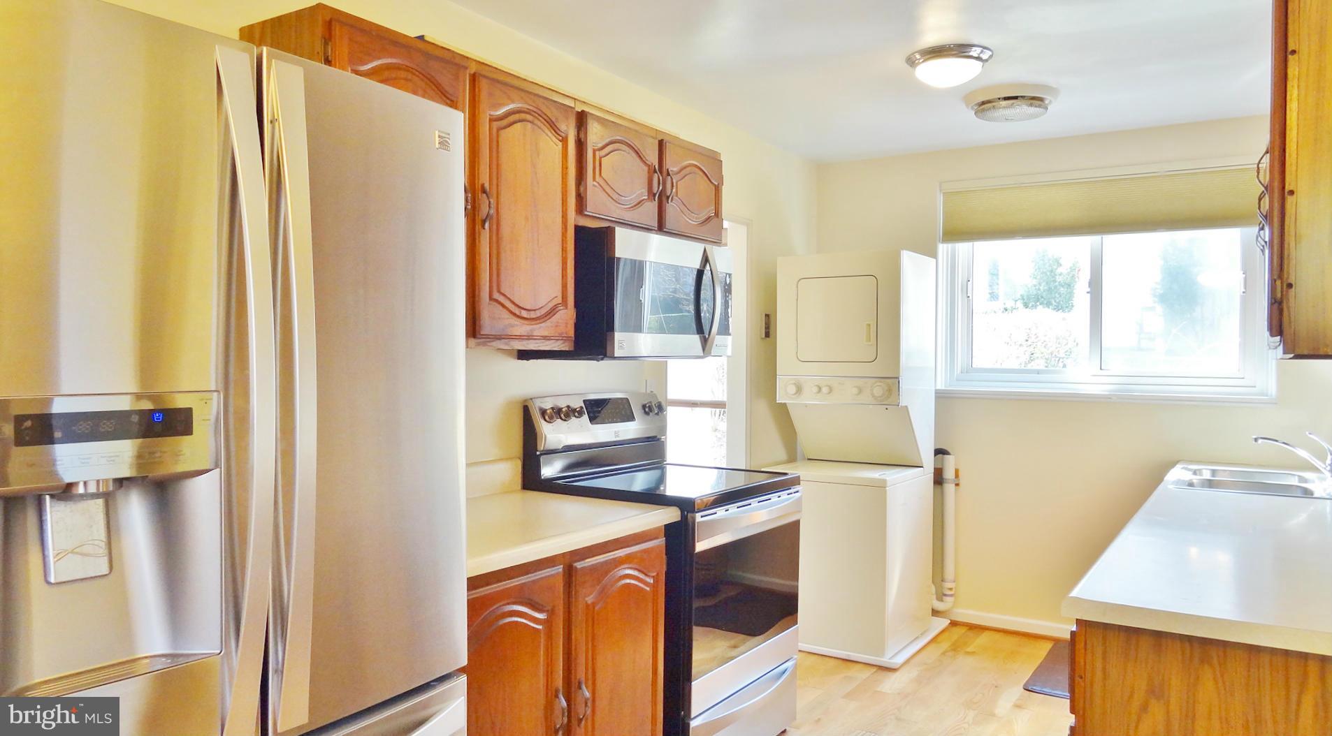 6 Crescent Road, Unit E Greenbelt, MD 20770 - Photo 2 of 15 Kitchen