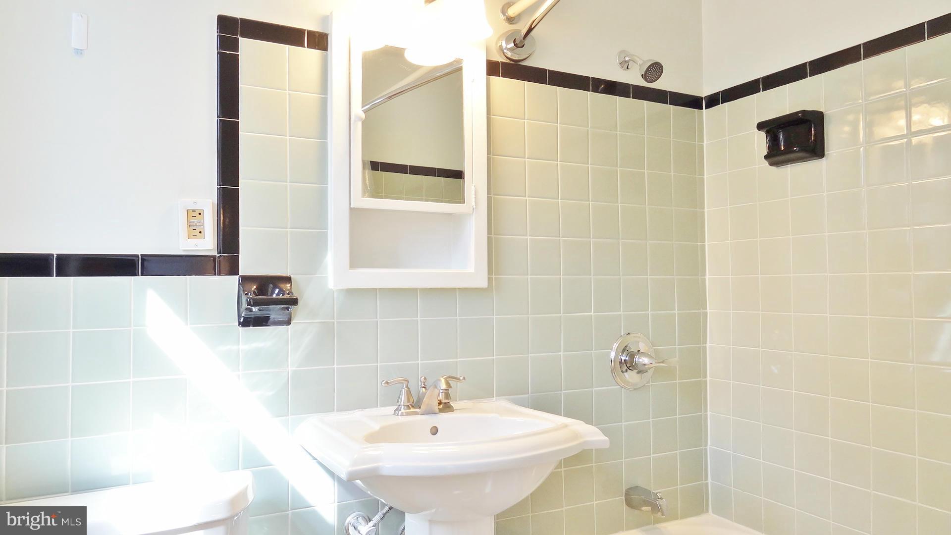 6 Crescent Road, Unit E Greenbelt, MD 20770 - Photo 11 of 15 Bath