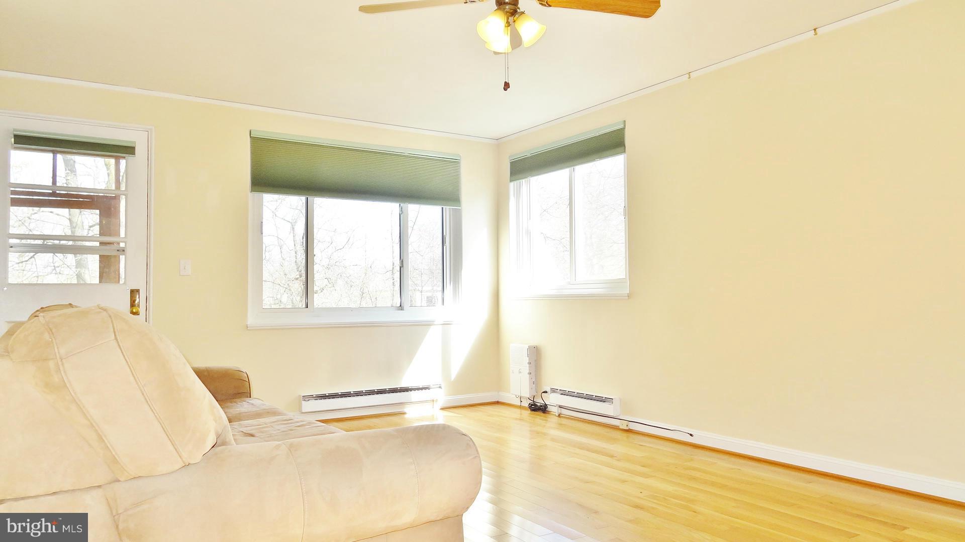 6 Crescent Road, Unit E Greenbelt, MD 20770 - Photo 4 of 15 Living Room