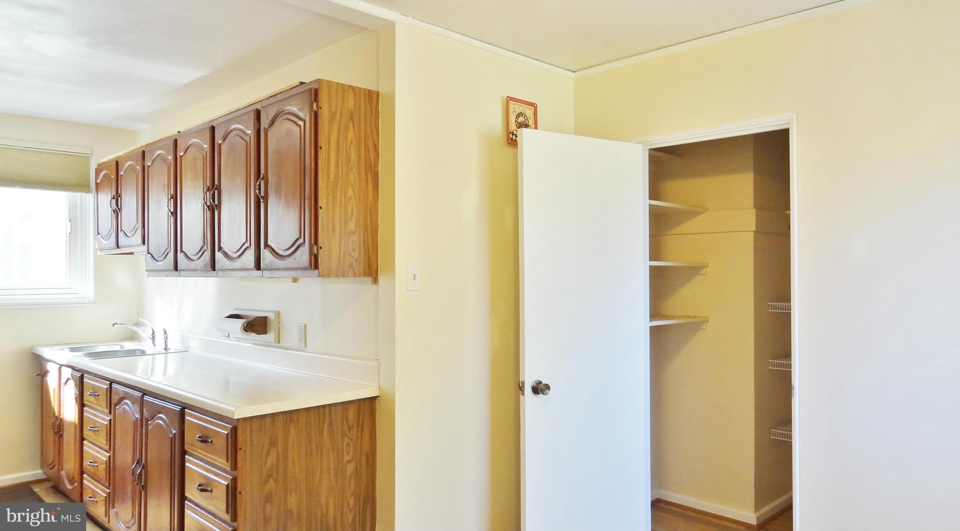 6 Crescent Road, Unit E Greenbelt, MD 20770 - Photo 8 of 15 Kitchen
