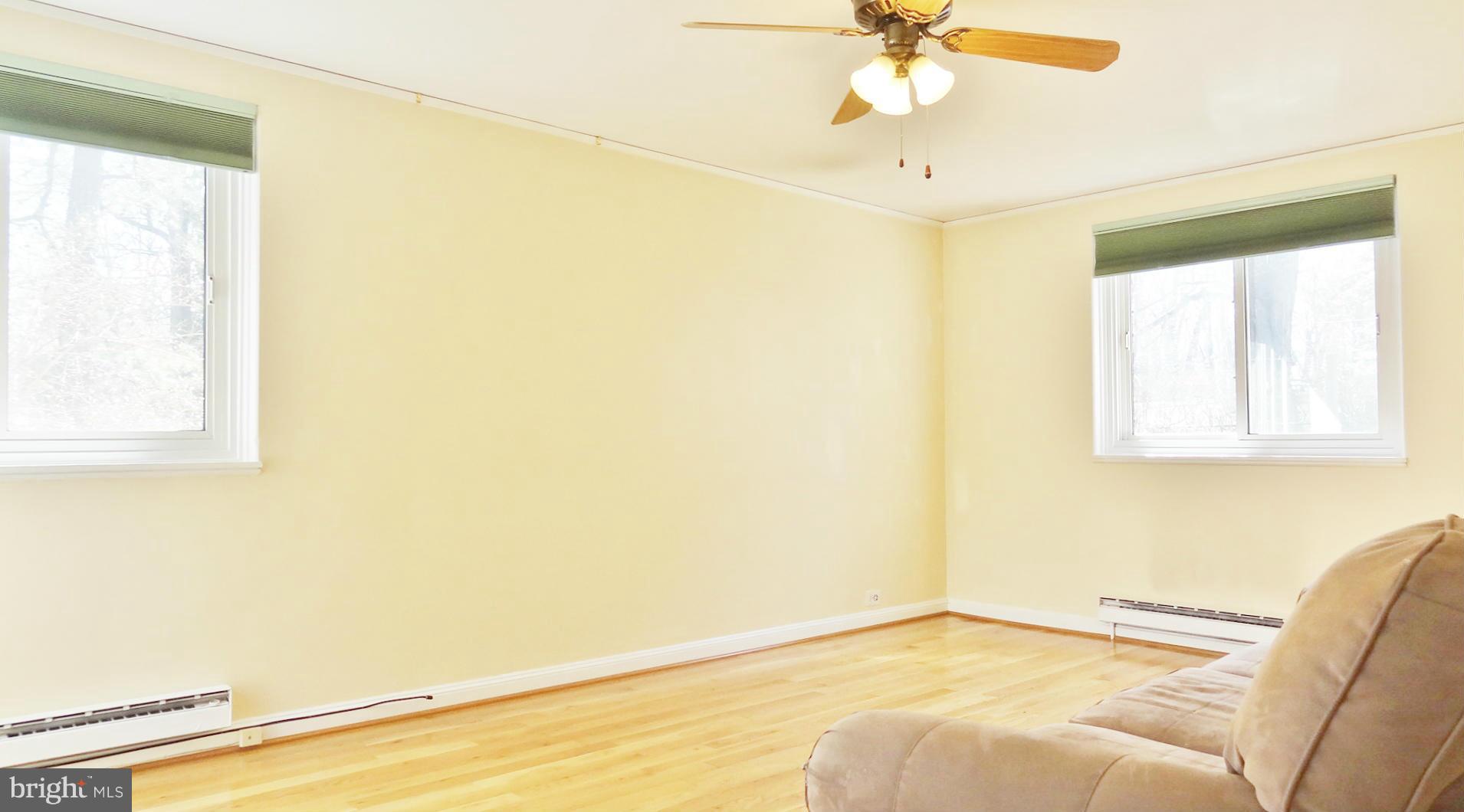 6 Crescent Road, Unit E Greenbelt, MD 20770 - Photo 9 of 15 Living Room