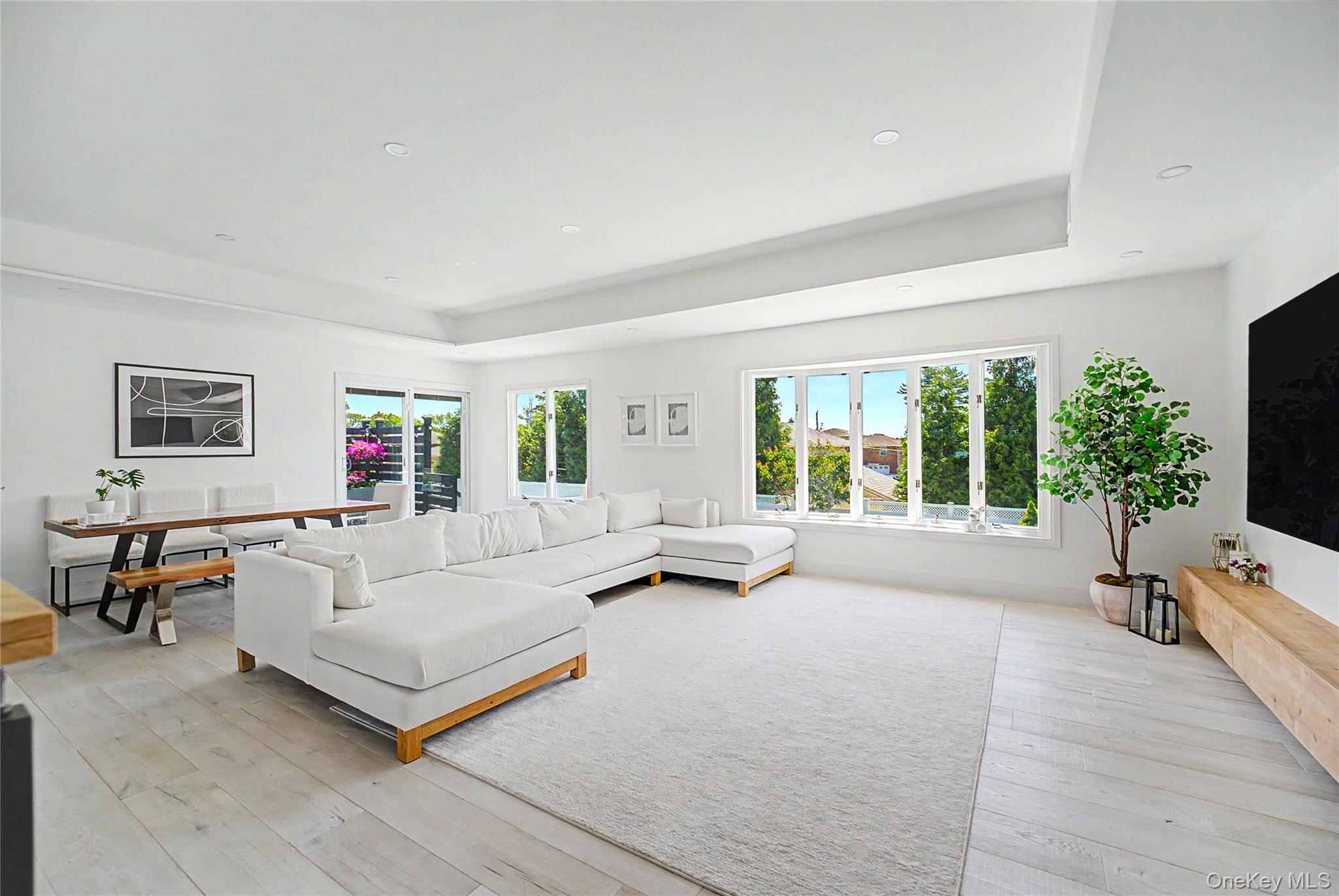 20 Russell Park Road Syosset, NY 11791 - Photo 4 of 42