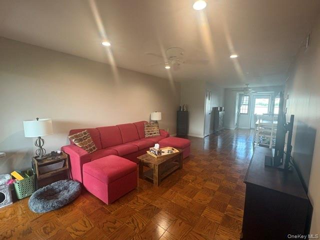 335 Mariners Way Copiague, NY 11726 - Photo 8 of 12 a living room with furniture