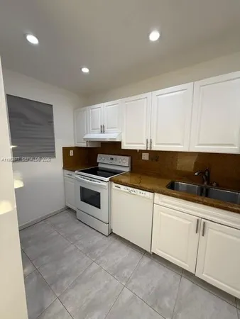 $2,000 | 4500 West 19th Court, Unit 240, Hialeah, FL 33012