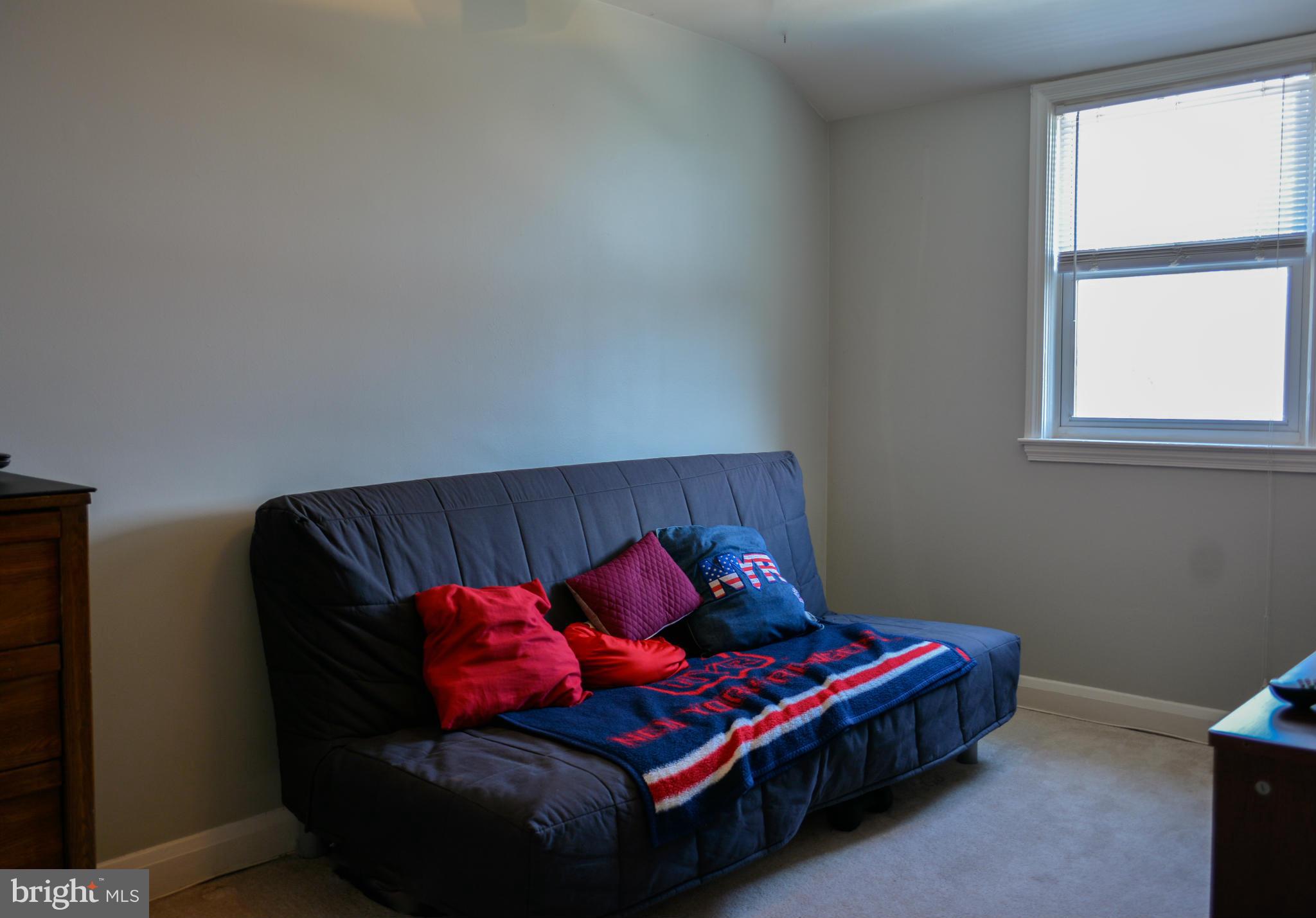 1604 Loch Ness Road Baltimore, MD 21286 - Photo 17 of 26 a living room with furniture