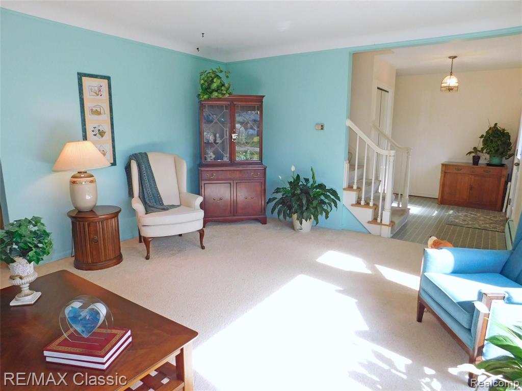 30179 Richmond Road Farmington Hills, MI 48334 - Photo 5 of 37