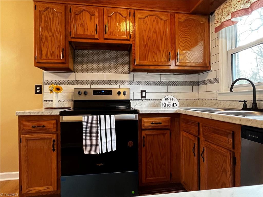 2614 Ernest Street High Point, NC 27263 - Photo 4 of 19