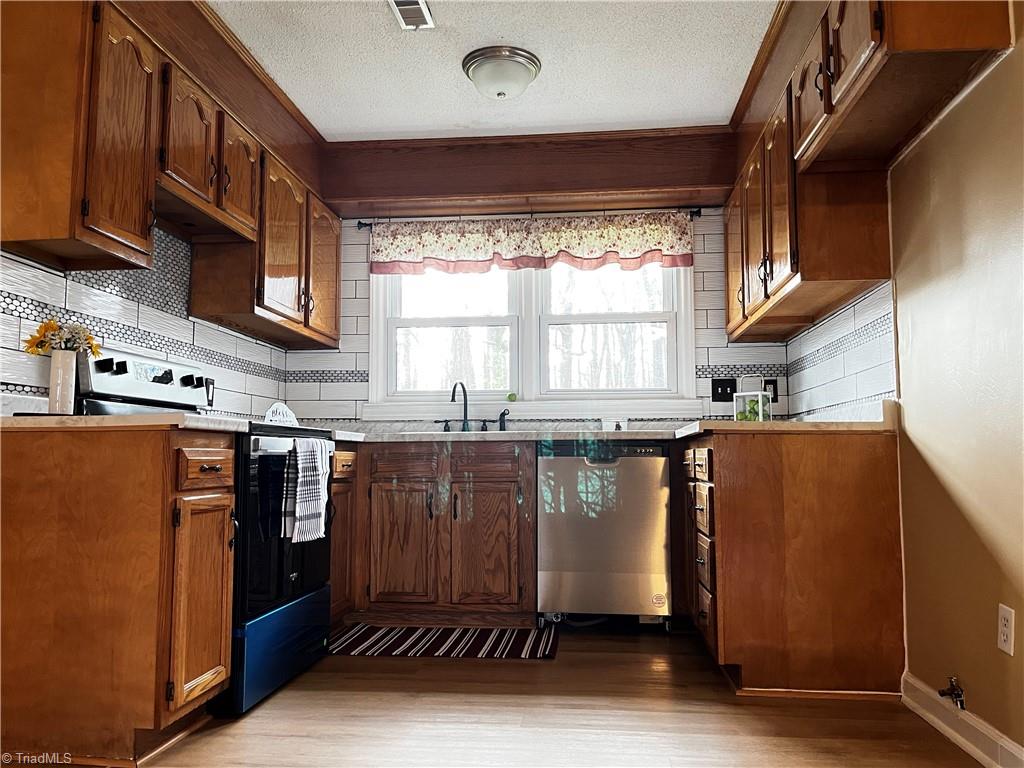 2614 Ernest Street High Point, NC 27263 - Photo 5 of 19