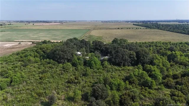 $365,000 | 19393 Clifton Road, Iowa, LA 70647