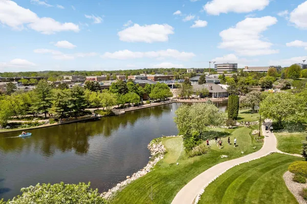 $275,000 | 7540 Edinborough Way, Unit 1319, Edina, MN 55435