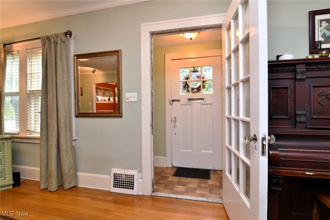 1165 Pomona Road Cleveland Heights, OH 44121 - Photo 3 of 27