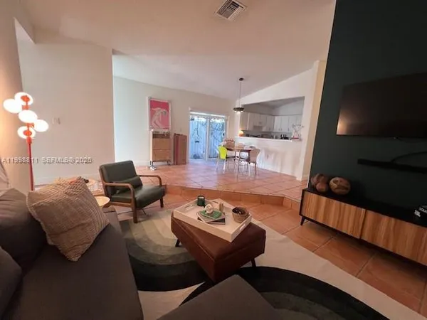 $4,900 | 3155 Jackson Avenue, Miami, FL 33133