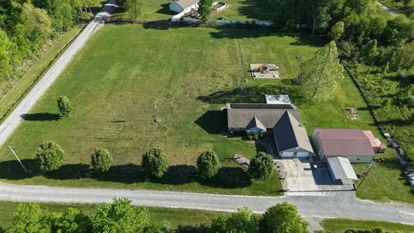 $349,000 | 14669 Gossett Road, West Frankfort, IL 62896