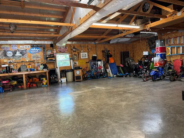 $349,000 | 14669 Gossett Road, West Frankfort, IL 62896