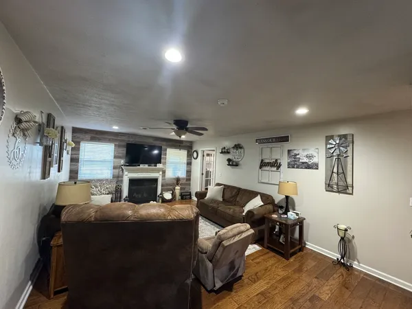 $349,000 | 14669 Gossett Road, West Frankfort, IL 62896