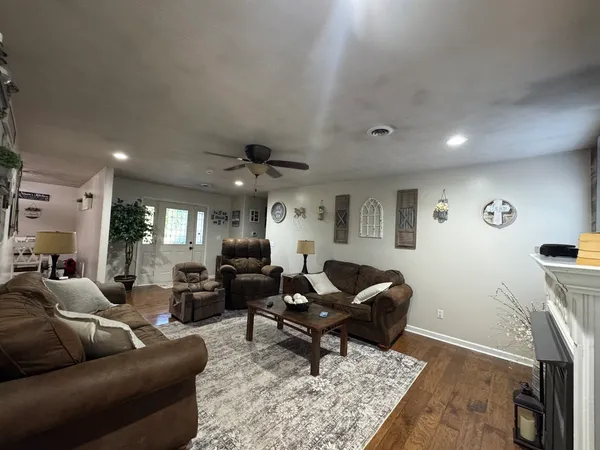 $349,000 | 14669 Gossett Road, West Frankfort, IL 62896