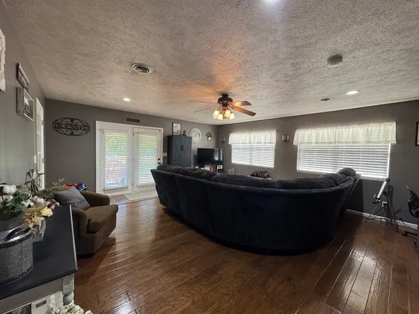 $349,000 | 14669 Gossett Road, West Frankfort, IL 62896