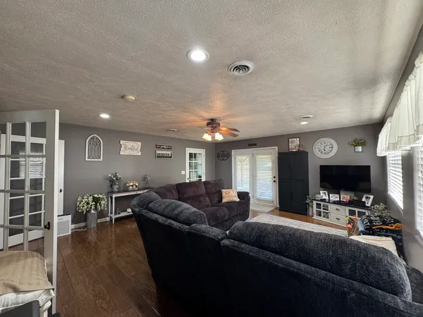 $349,000 | 14669 Gossett Road, West Frankfort, IL 62896