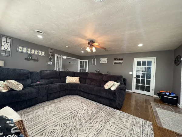 $349,000 | 14669 Gossett Road, West Frankfort, IL 62896