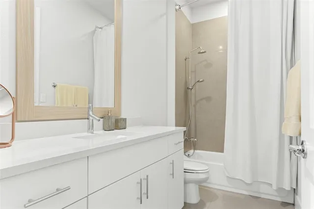 $4,500 | 381 East Greenbriar Lane, Unit 401, Dallas, TX 75208