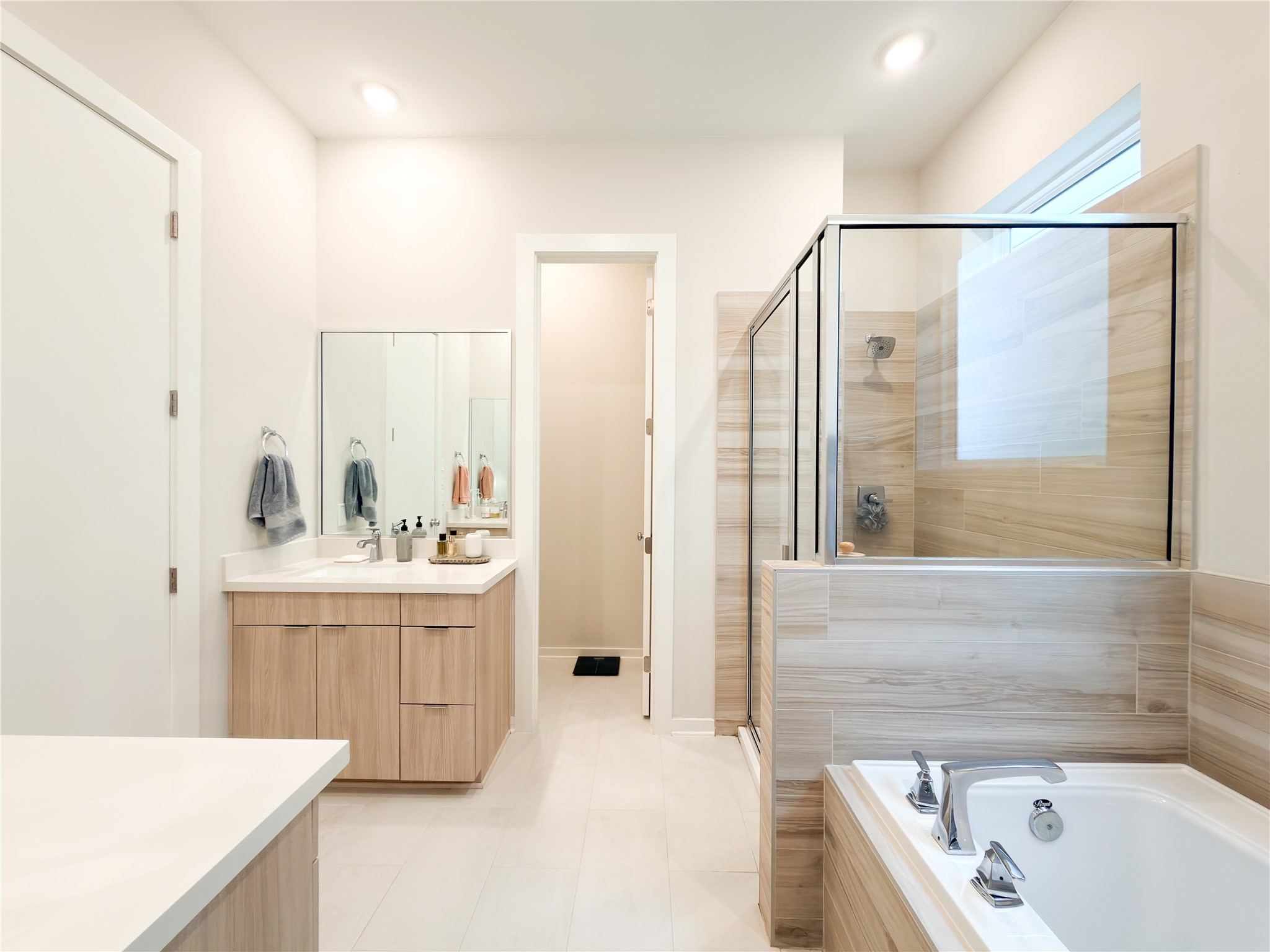 618 Thornton Road Houston, TX 77018 - Photo 5 of 13 Master Bath