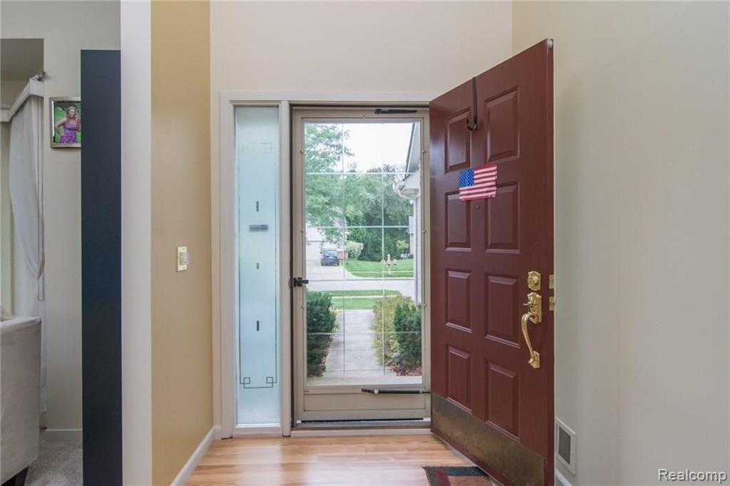 42571 Wimbleton Way Novi, MI 48377 - Photo 3 of 52