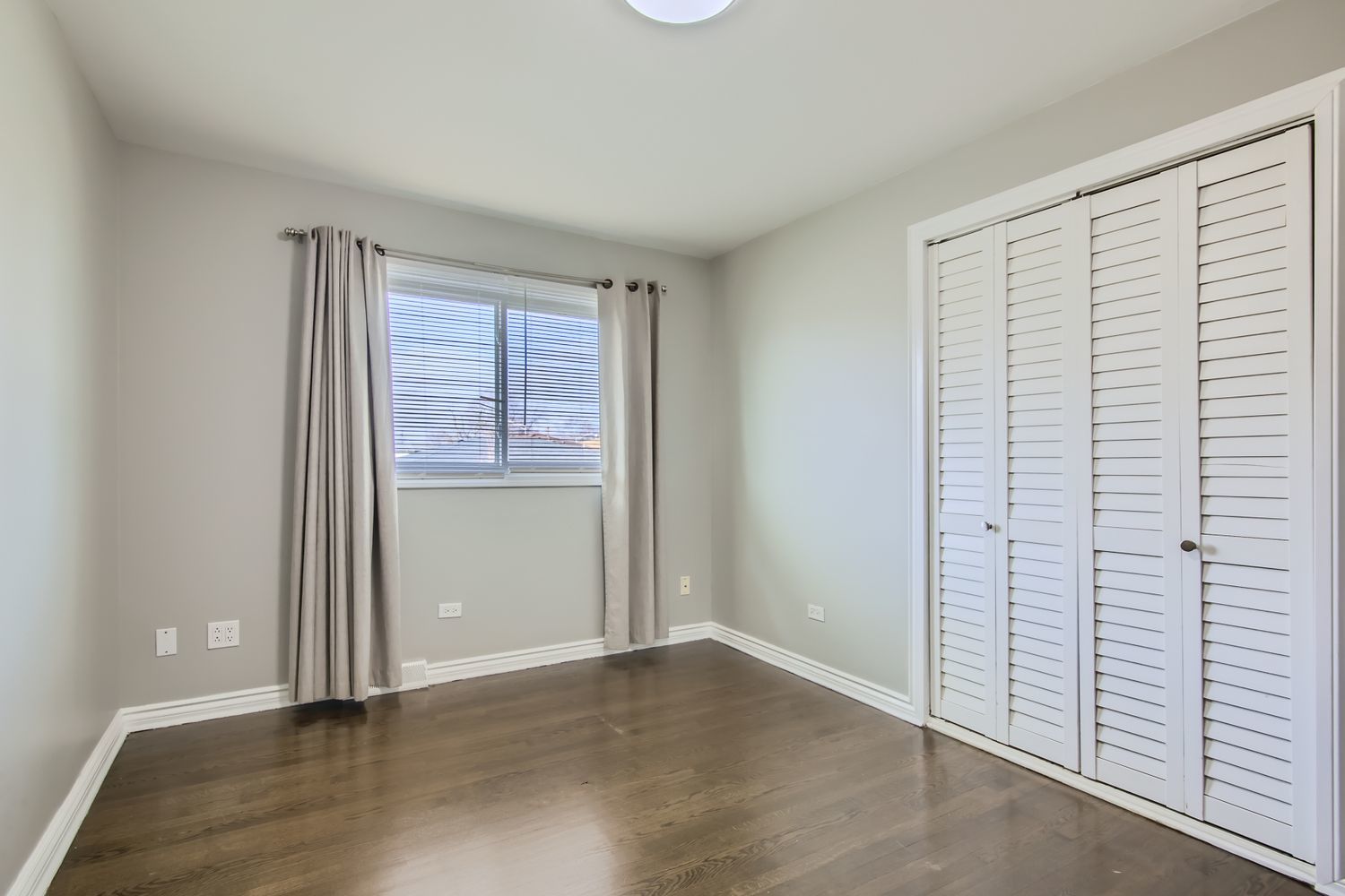 10403 Barnard Drive Chicago Ridge, IL 60415 - Photo 11 of 25 an empty room with wooden floor and windows