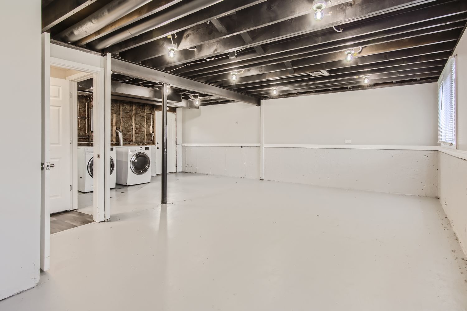 10403 Barnard Drive Chicago Ridge, IL 60415 - Photo 21 of 25 a close view of water heater