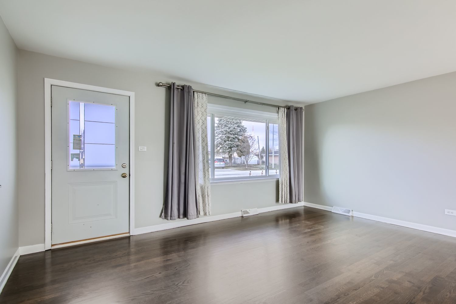 10403 Barnard Drive Chicago Ridge, IL 60415 - Photo 4 of 25 an empty room with wooden floor and windows