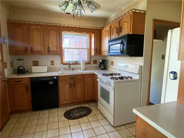 $174,999 | 995 Forsythe Road, Carnegie, PA 15106