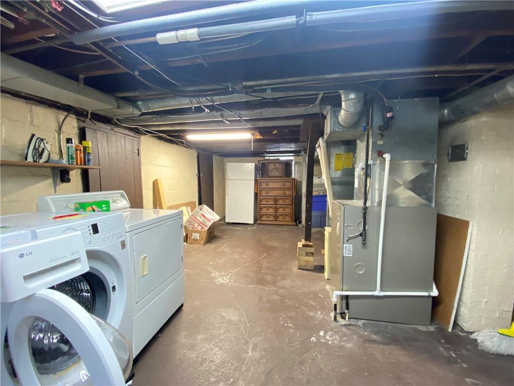 995 Forsythe Road Carnegie, PA 15106 - Photo 36 of 39 Plenty of storage
