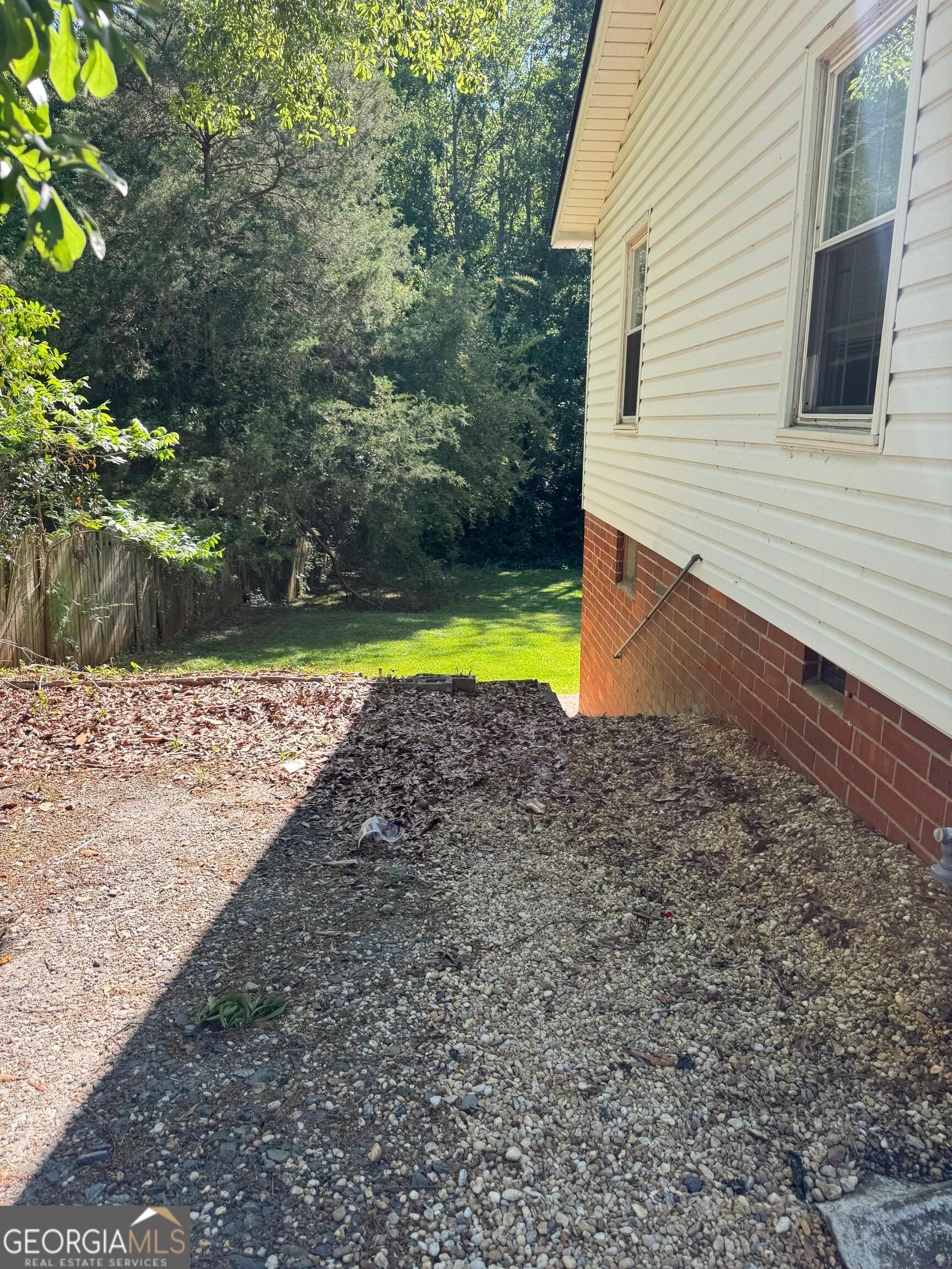 609 West Main Street Thomaston, GA 30286 - Photo 4 of 27 a view of a backyard with large trees