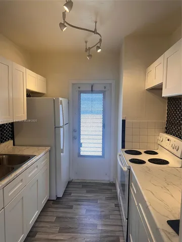 $1,600 | 19001 Northeast 2nd Avenue, Unit 1404, Miami, FL 33179